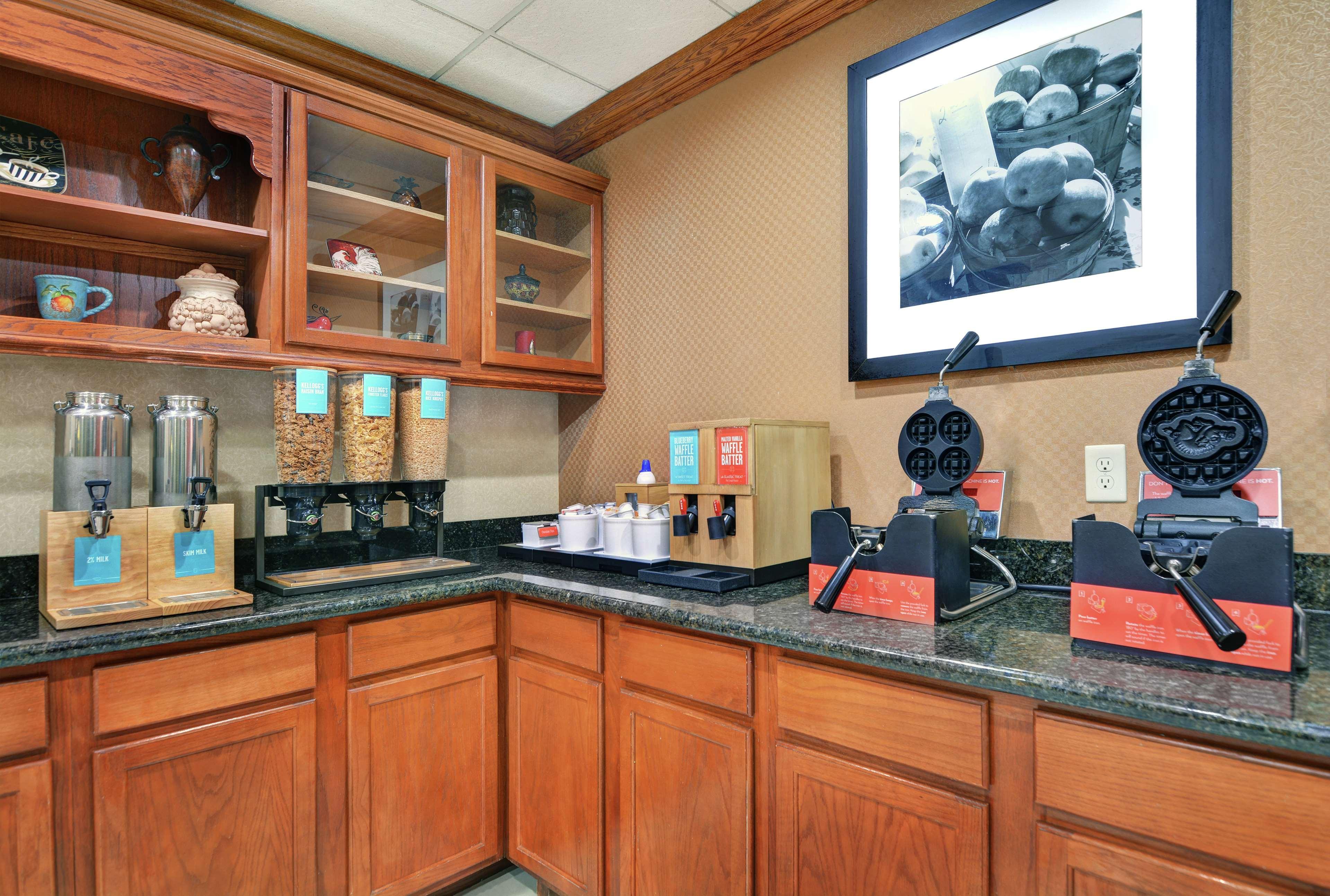 Hampton Inn Fayetteville Buitenkant foto