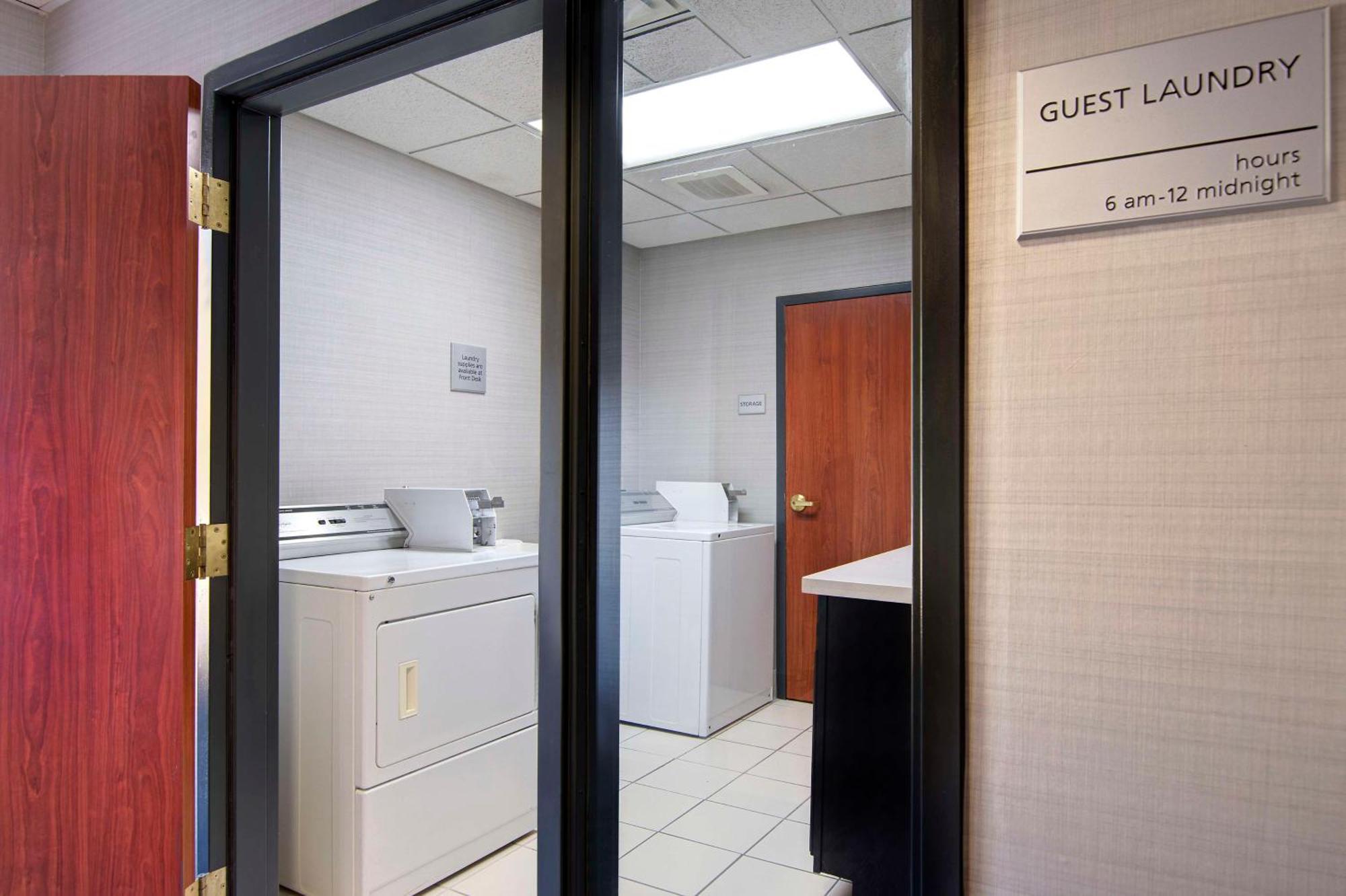 Hampton Inn Fayetteville Buitenkant foto